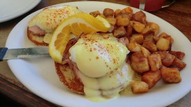 私のお気に入りはこれ！！<br />エッグベネディクト本体も美味ですが付け合せのポテトにわくわく♪