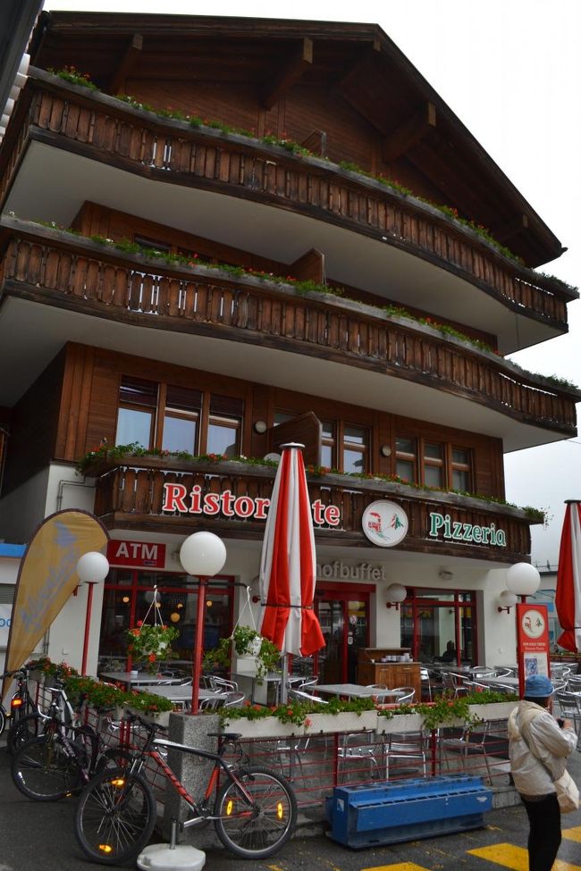 スイス風のホテルとレストラン。<br />懐かしいなー。