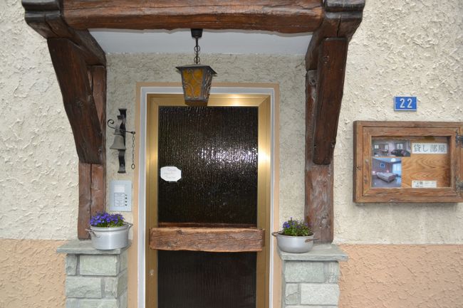 途中の家に、日本語で「貸し部屋あります」と書いてありました。