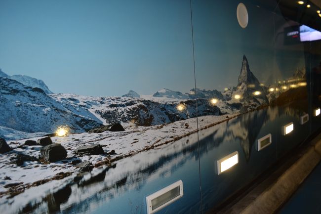 長いトンネルを歩きます。