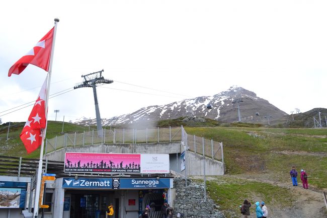 ツｴルマットは小雨でしたが、スネガ展望台は雨が降っていませんでした。<br />