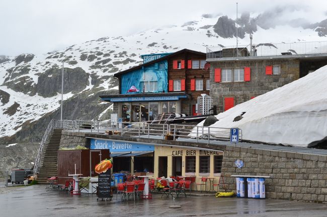 途中の峠の休憩所です。