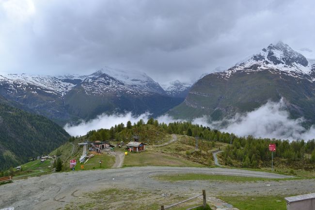 正面はスネガ展望台からの山々です。