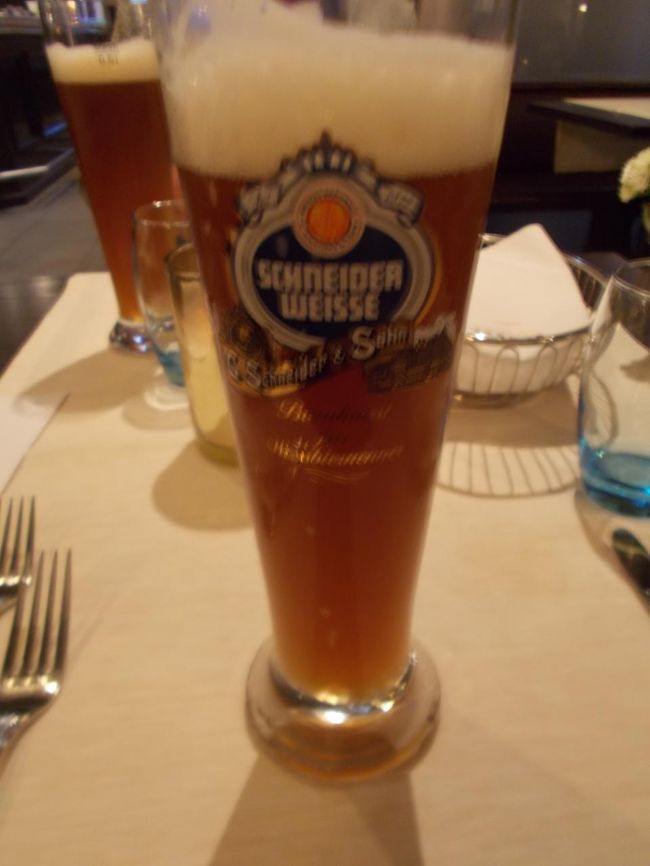 今日の宿は、ソレルタミーナというホテルです。<br />夕食は、やはりスイスのおいしいビールからです。