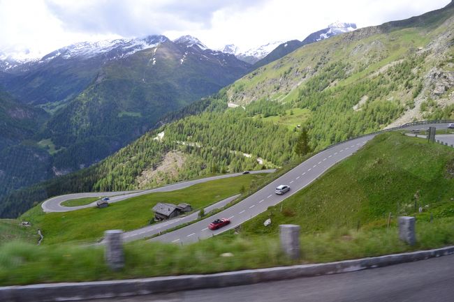 このヘアピンの山道を登って行きます。