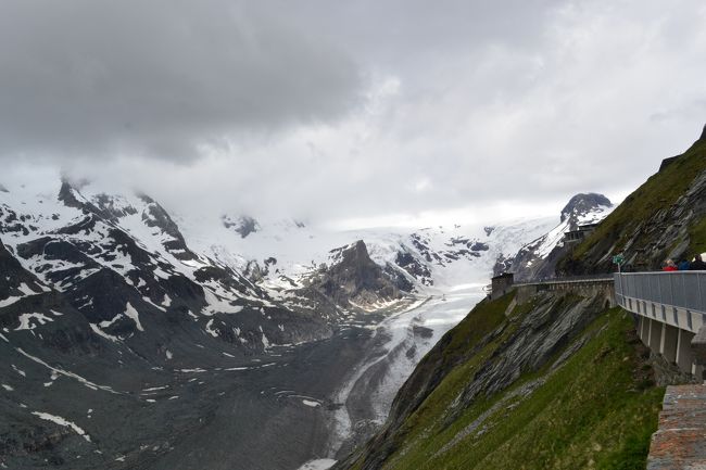 昼食後、さらに上の展望台に歩いて向います。