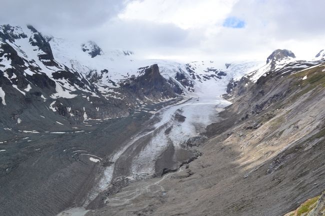 この氷河も近年溶けているそうです。