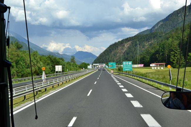 スロベニアの高速道路を走ります。