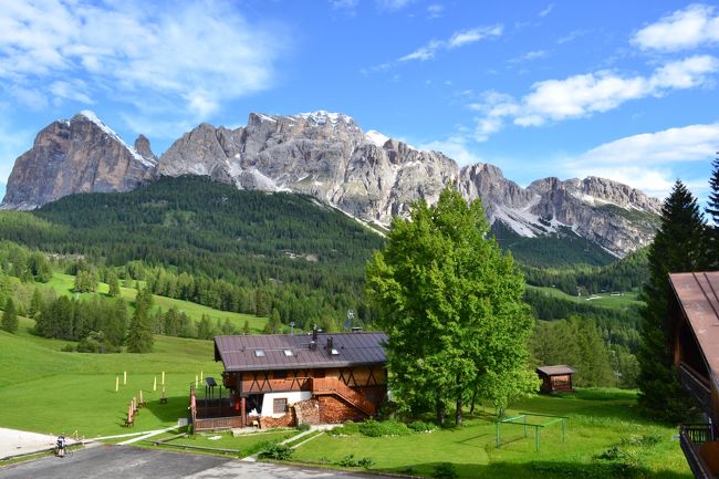 ホテルの前にもアルプスの山々が見えます。<br />昨日、到着した時は小雨でしたが、今日は晴れています。