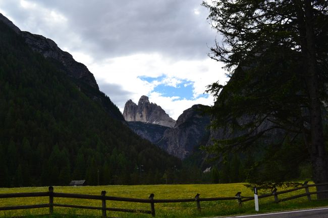 バスから降りて、トレチーメを見学です。