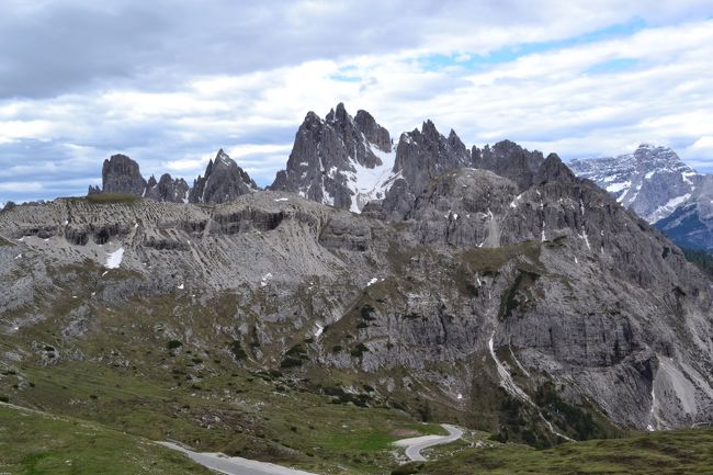3000m級のアルプスの山々が連なっています。