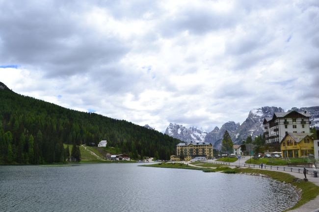 レストランからバスで少し移動したミズリーナ湖畔。