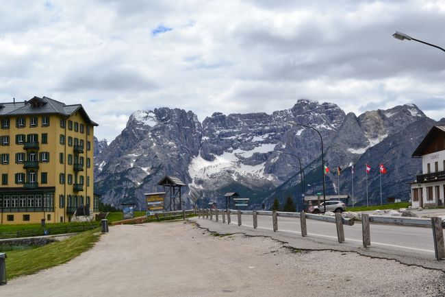 ドロミテともお別れです。<br />あっという間の観光でした。<br /><br />これから、ベニスの空港に向います。