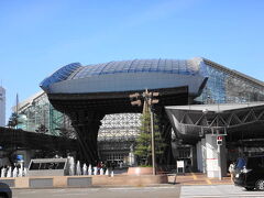 近代的なデザインにリニューアルした金沢駅。

