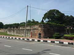 一路ジョージタウンに。コーンウォリス要塞。入口は右手後方。入場料RM20とやや高め。