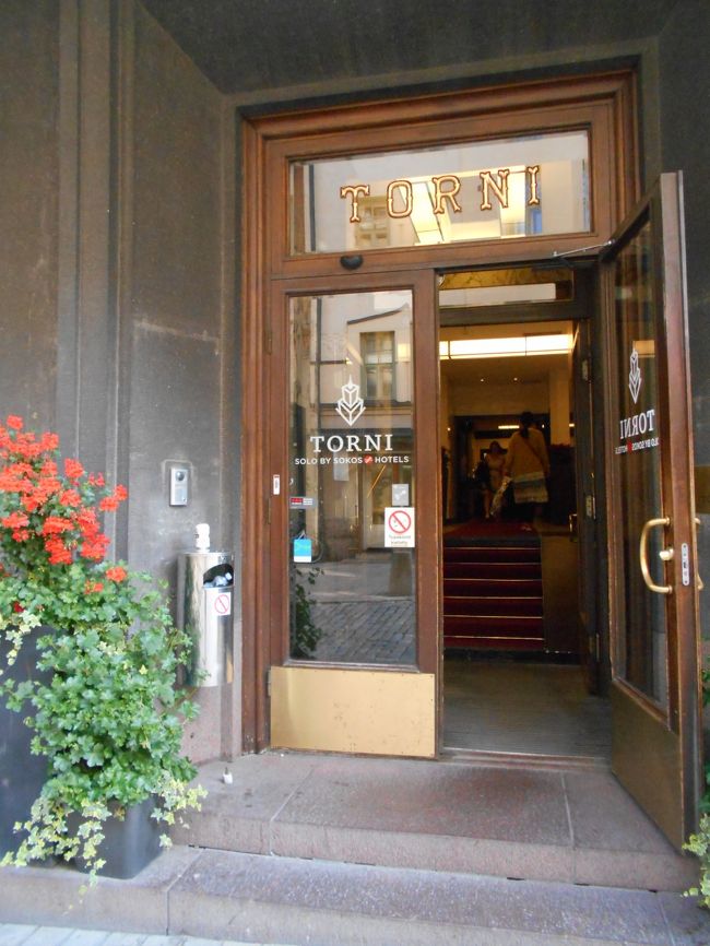 正面入り口。バリアフリーではありません。