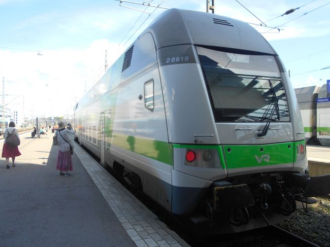 13番線を探していたら全く別の通りからも普通にホームまで入ってこれる！！中央駅の駅舎の存在って何だろう。