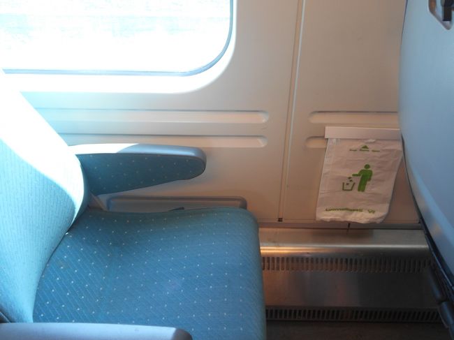 座席横のごみ袋。