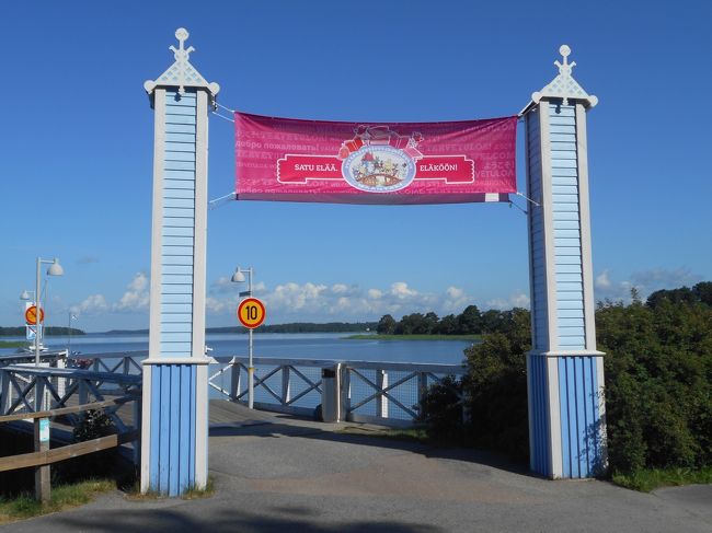 桟橋を渡る手前に門がありました。