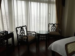 そして今夜のお宿は、王宮近くの「インペリアルホテル フエ」
夜着いて、朝出発するにはもったいないような、調度品が素晴らしいホテルでした。