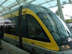 メトロで市内へ向かいます。