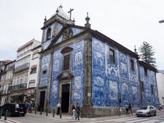 Bolhao駅で降りた所、アルマス聖堂があります。アズレージョがきれいです。
