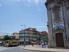 カルモ教会の前で降ります。