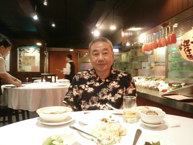 周りは、駐在員さんかな、それと私達と同じ旅行者<br />ほとんど日本人でした。