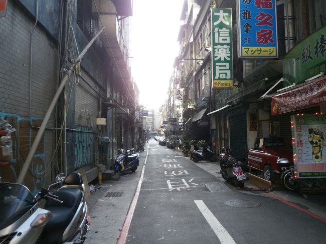 朝の散歩です（６：３０頃）<br /><br />すでに暑い