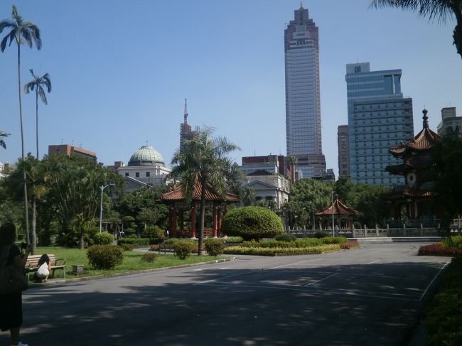 二二八公園内の博物館へ<br /><br /><br />そういえば○○の人達今回少ないですね<br />蔡総統になったので、旅行者減らしていると聞いていましたが<br />私達日本人は、ストレスなく過ごせたのは良いことですけど<br /><br />2年前は電車待っていると横入りしてきたり、レストランで注文している人の前にきて勝手に注文するし、本当に頭にきてました<br /><br />もちろんそんなこと許しませんけど、日本人なめるなです！<br /><br />