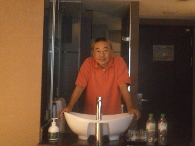 １５：００頃ホテルに帰ってきました<br /><br />朝から歩き足が痛いしパンパンに<br /><br />孫と2人1時間くらい寝てしまいました