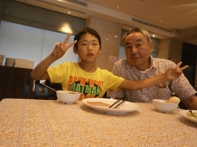 朝食<br /><br />孫カレーがあり食べようと、肉ありすぎと喜んでいました<br /><br />しかし味が薄いとの事<br />