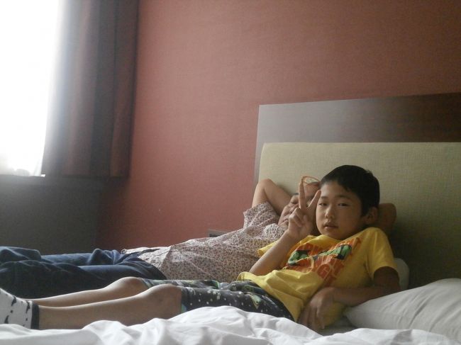 ９：３０くらいチェックアウト<br /><br />それまで休憩中<br /><br />お金のコインがたくさん余っていて、コンビニに行ってお菓子買に行ったり<br /><br />休憩