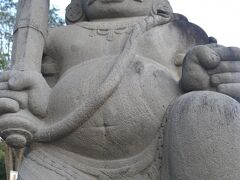 セウ寺院にやって来ました。
プランバナン観光公園内の北端になります。こちらも仏教寺院です。
この像は最近作られたもののようです。