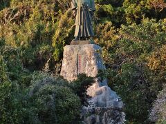 室戸岬に立つ中岡慎太郎像