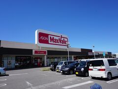 ６：１０羽田空港発のＡＮＡにて石垣島へ〜
新石垣空港からレンタカーを借りて、まずは買出しに！
マックスバリュやいま店へ