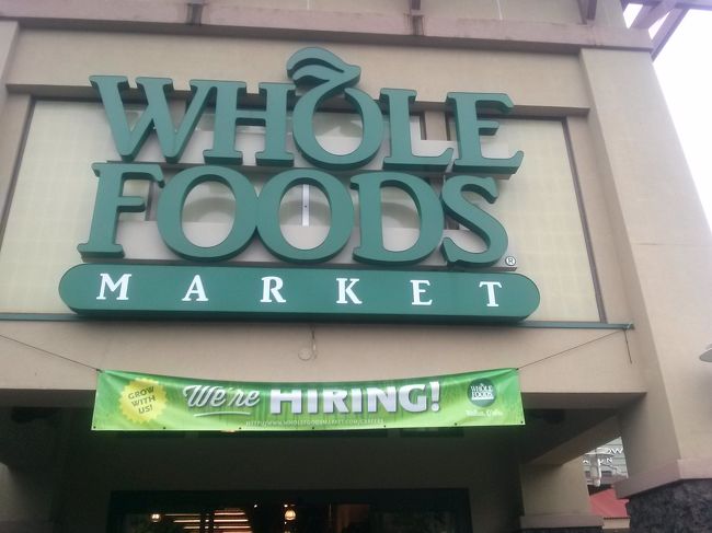 ブーキモにもガイドのマコトさんに電話で注文してもらいました。<br /><br />２０分くらいで出来上がるとのことで、ホールフーズにきました！<br />