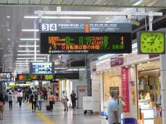 大宮駅コンコース。エキナカ施設の売り場面積が広いところは品川駅に似てる。