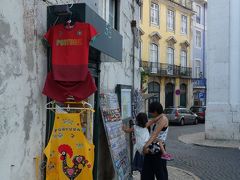 マグネットをお店の前に出しているお店があちらこちらにあります。