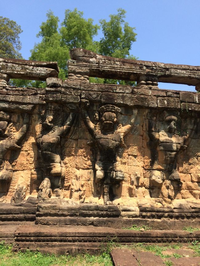 ガルーダが支えています。<br /><br />