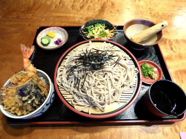 私は海老と野菜天丼ざるそば定食 ￥９４０−