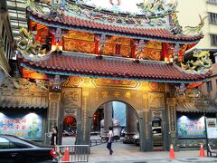 　慶安宮。
　基隆で最も古い媽祖廟だそうです。港町基隆ではさぞかし信仰を集めていることでしょう。ここが主となって旧暦７月に行われる中元祭は有名だそうです。