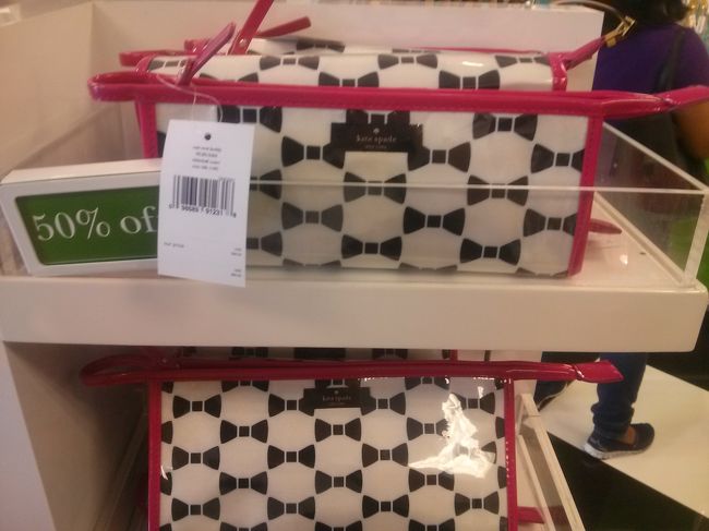 この柄、すごく好きです〜(^O^)<br />サイズは３種類ありました。<br /><br />私は中くらいのサイズのを購入！（正確には買ってもらった）