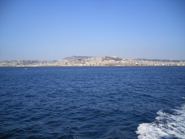 　ナポリが遠ざかっていきます