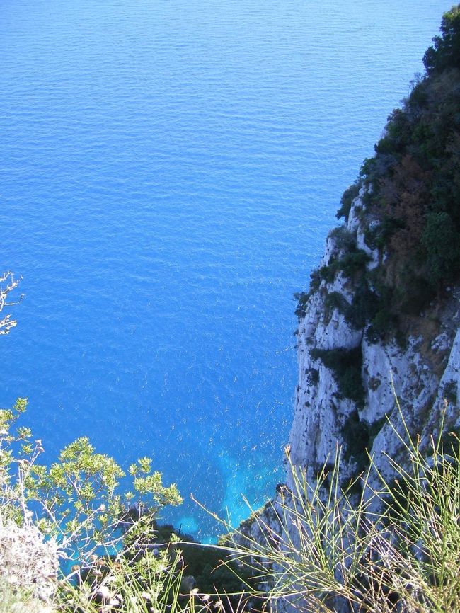　海は青く、透明度も高いです