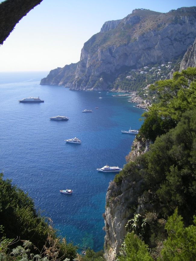 　島の反対側にも多数の船が