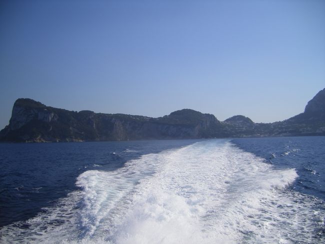 　カプリ島からナポリに戻ります