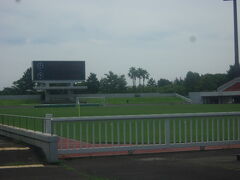 藤前干潟を望む稲永公園内には、上述の藤前干潟関連の施設の他に、サッカー場なども整備されています。