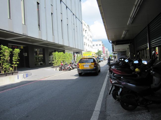 とりあえず、有名な液香扁食へ。<br />ｶﾞｲﾄﾞﾌﾞｯｸには9時半からとなっていたのに、10時から…。着いたのは9時半頃。<br />しょうがないので30分程ぶらぶらと散策しました。