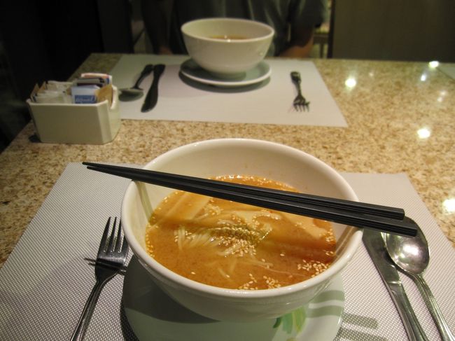 足らなかったみたいでラーメンも食べに行ってました。<br />ショーはまたモニークさんだったのでパスしました。